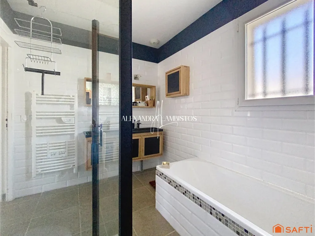 Bathrooms - Contemporary Maison with Terraces in Montarnaud