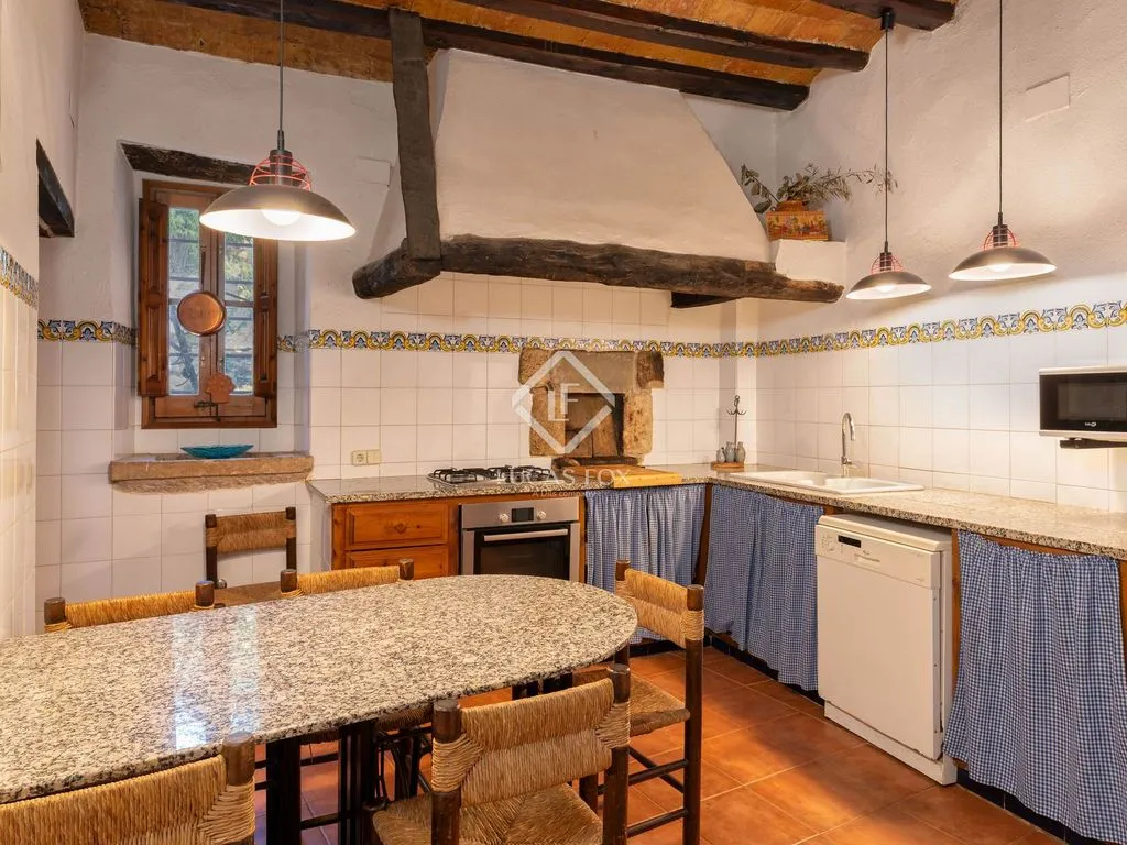 Kitchen - Traditional Stone Cottage with Pool in Bàscara