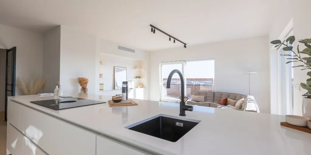 Cuisine - Penthouse Rénové avec Terrasse à Ostende