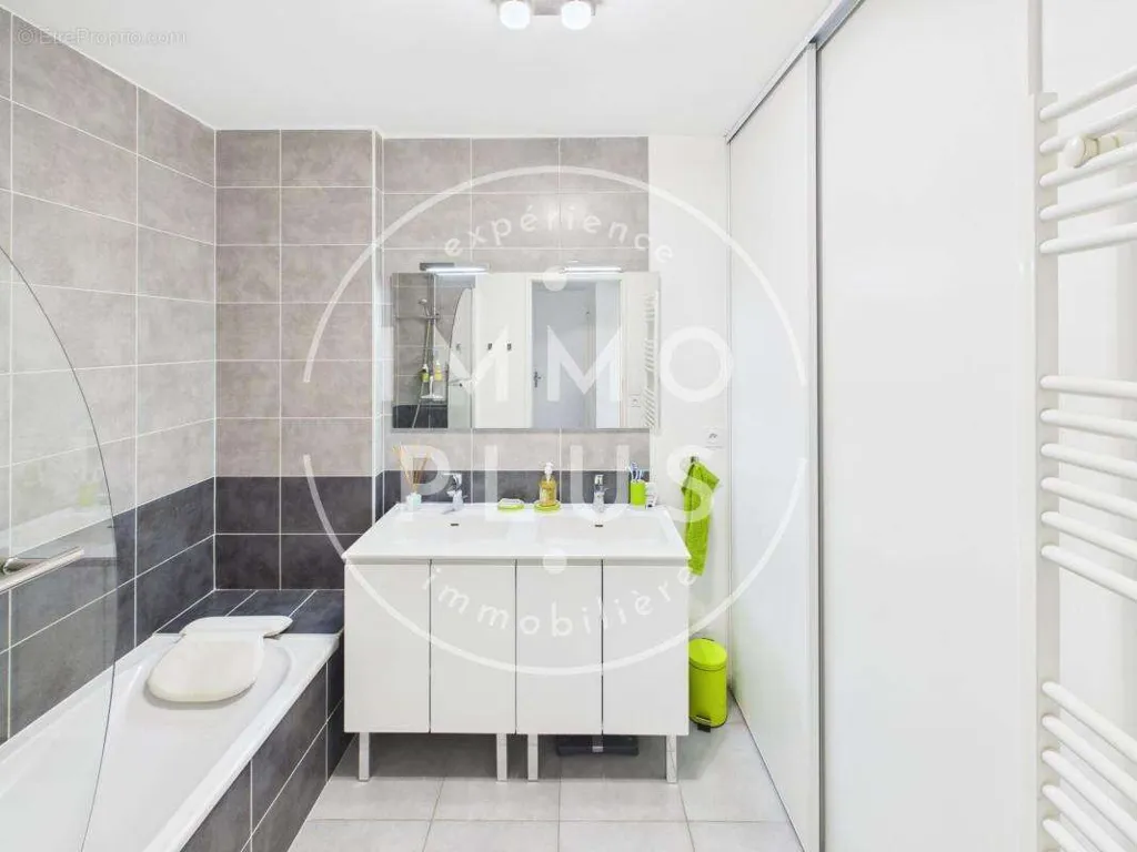 Bathrooms - Apartment with South-Facing Terrace in Cran-Gevrier