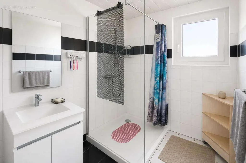 Salles de bain - Appartement T3 avec Parking à Decazeville