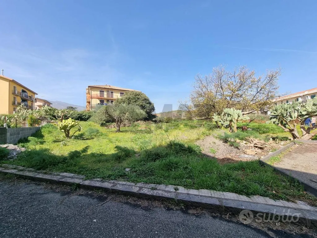 Aed - 3-Storey Development with Land in Linguaglossa