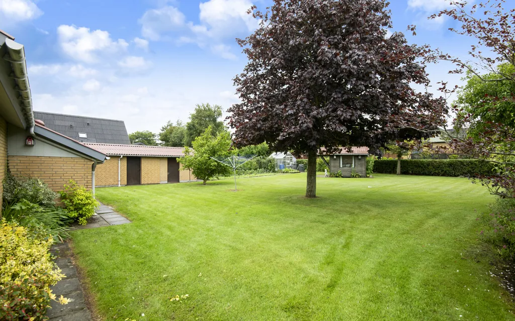 Jardin - Villa with Garden in Østervrå