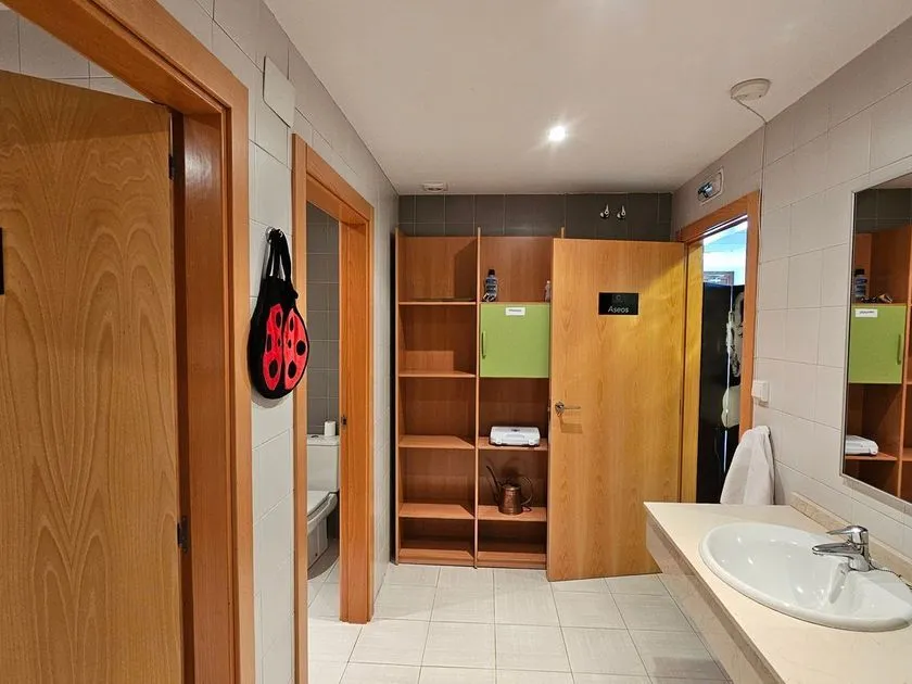 Bathrooms - Hotel with Bar-Restaurant near Corella Centre