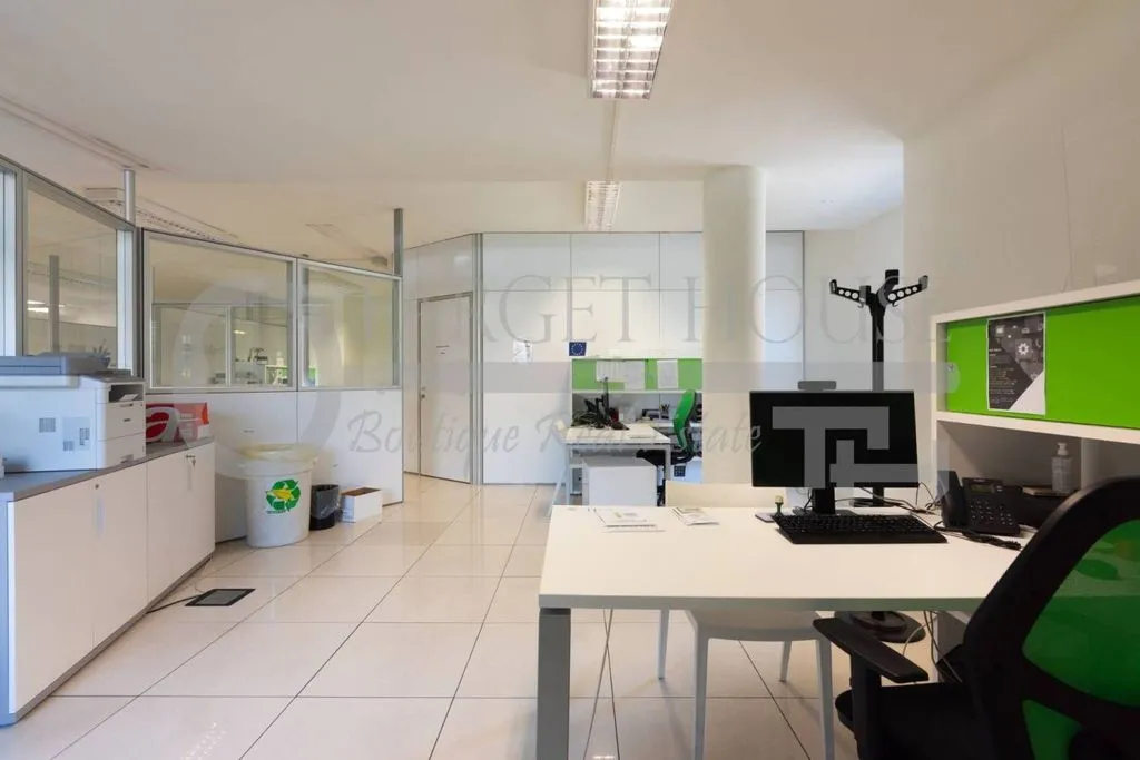 Kabinet - Office with Lake View in Como