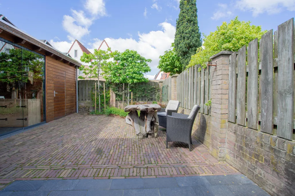 Aed - Linked Semi-detached House with Serre in Helmond