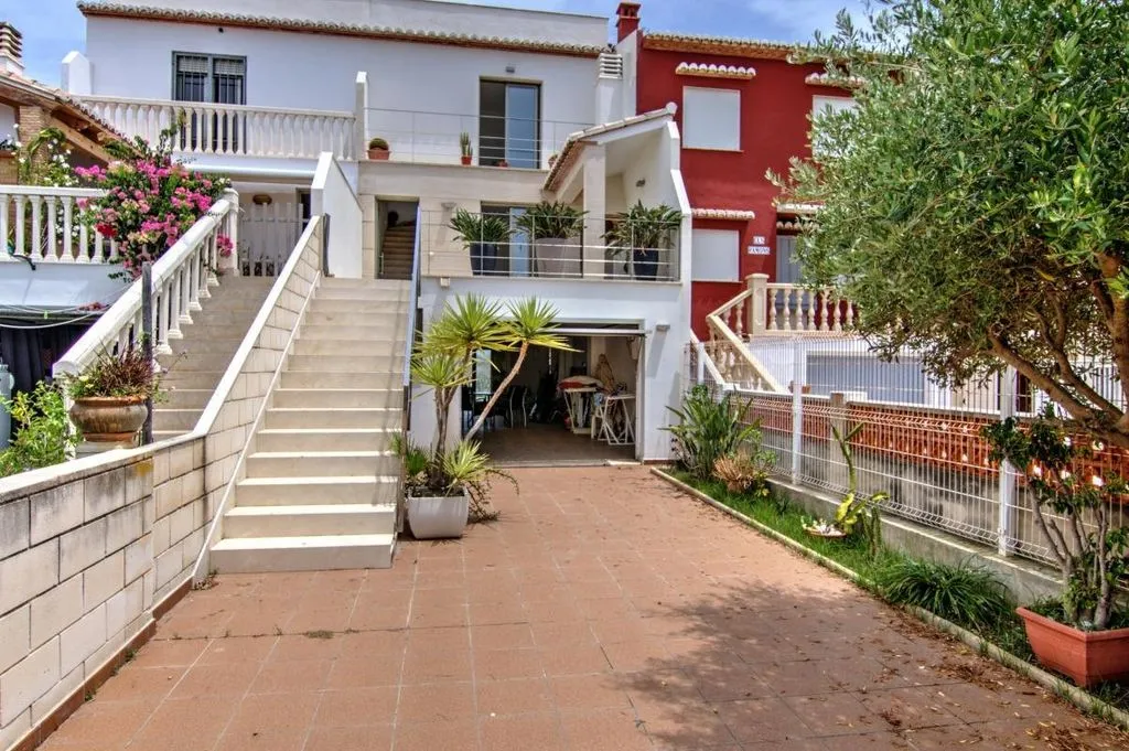 Stanze - Beachfront Villa with Sea Views in Oliva Nova