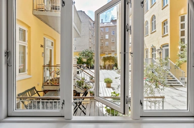 Balcón - Ground Floor Apartment with City View in Østerbro