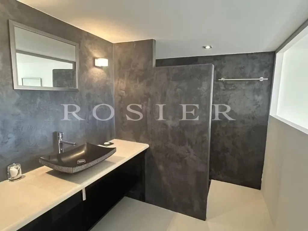 Bathrooms - Luxury Villa with Pool in Saint-Saturnin-lès-Apt