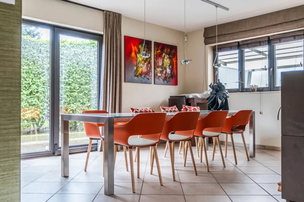 Sala da pranzo - Spacious House with Pool in Suburban Area