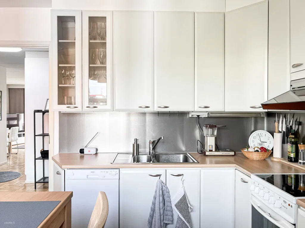 Cuisine - Bright Apartment with Balcony in Matinkylä, Espoo