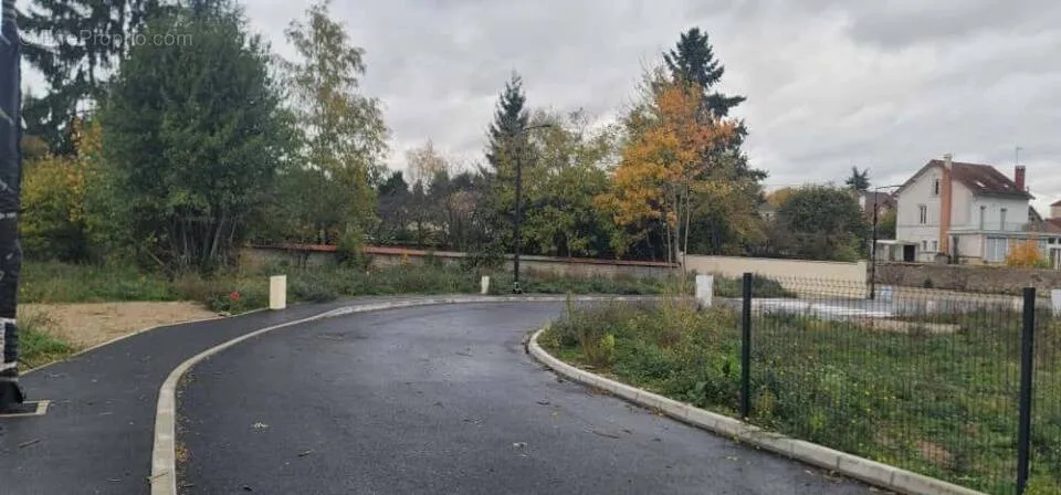 Extérieur - Terrain Viabilisé avec Jardin à Le Mée-sur-Seine