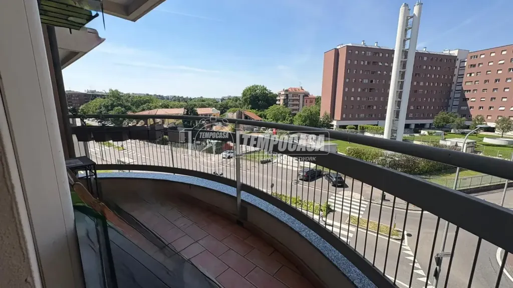 Rõdu - Modernised Three-Room Flat with Balcony in Milan