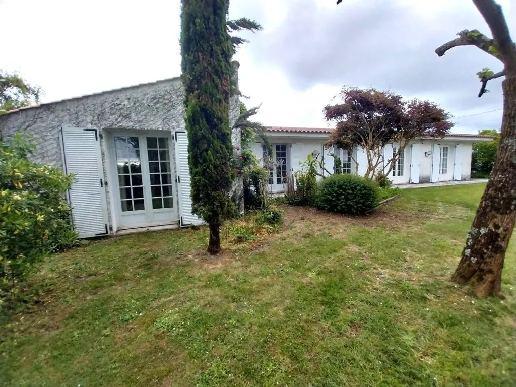 Garden - Spacious House with Garden in Village Centre