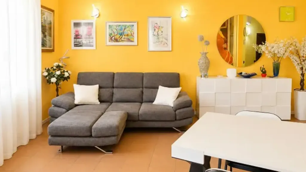 Elutuba - Bright Trilocale with Balcony in Milan