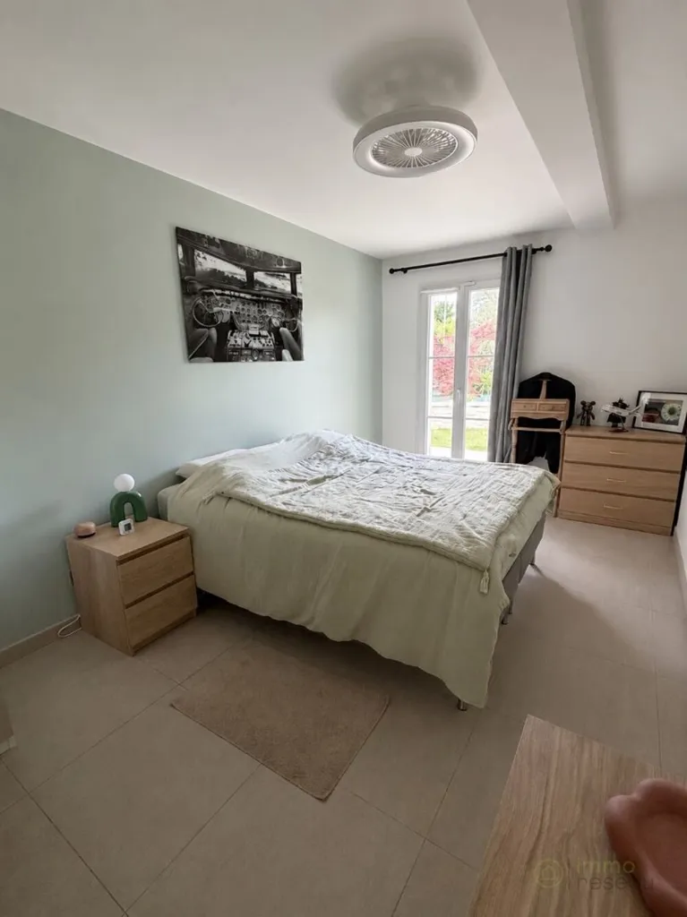 Bedrooms - Spacious House with Balcony in La Queue-Les-Yvelines