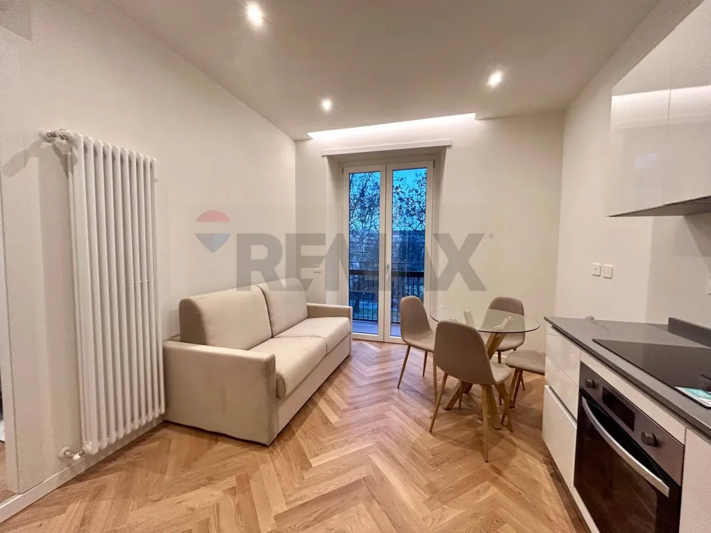 Elutuba - Rearfitted Flat with Balcony in Isola, Milan
