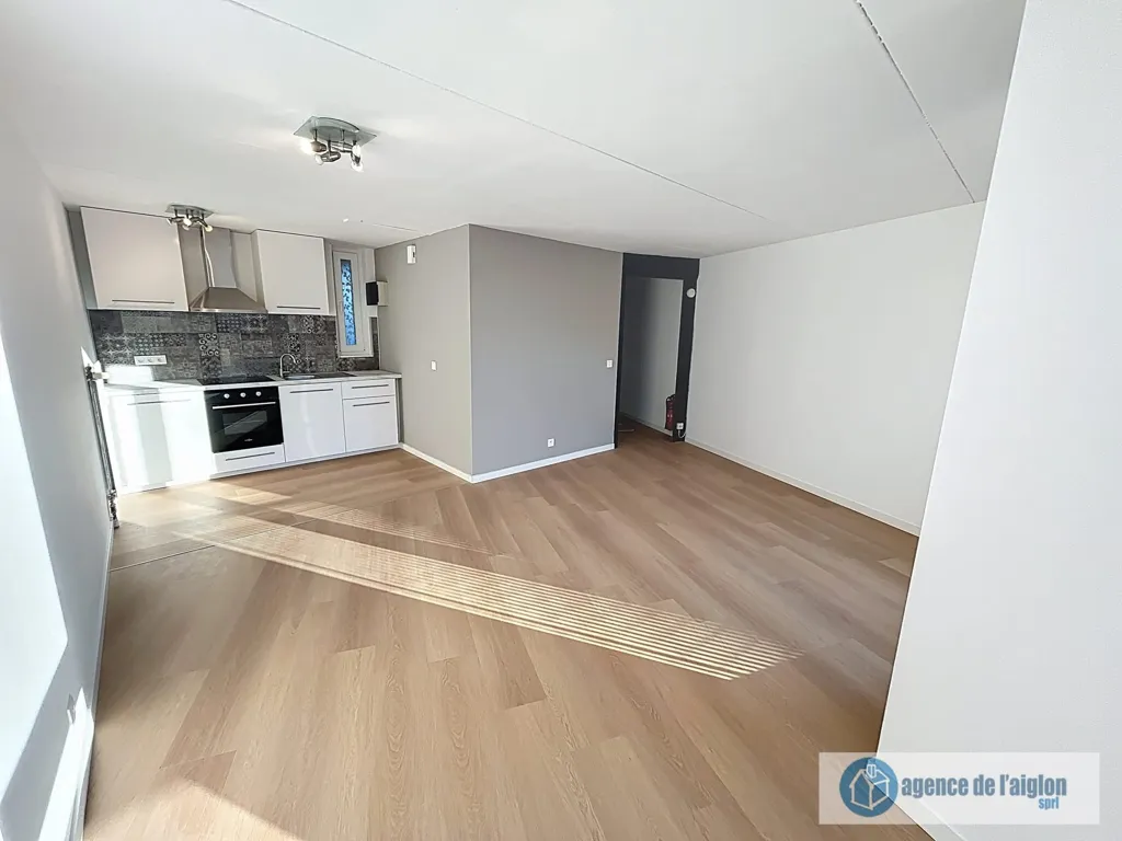 Köök - Renovated Studio with Balcony in Louvain-La-Neuve