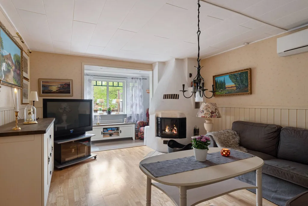 Séjour - Villa with Pool and Jacuzzi in Smara, Edsbro