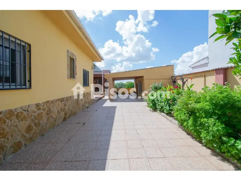 Aed - Chalet with Extensive Garden in Nuevo Bulevar