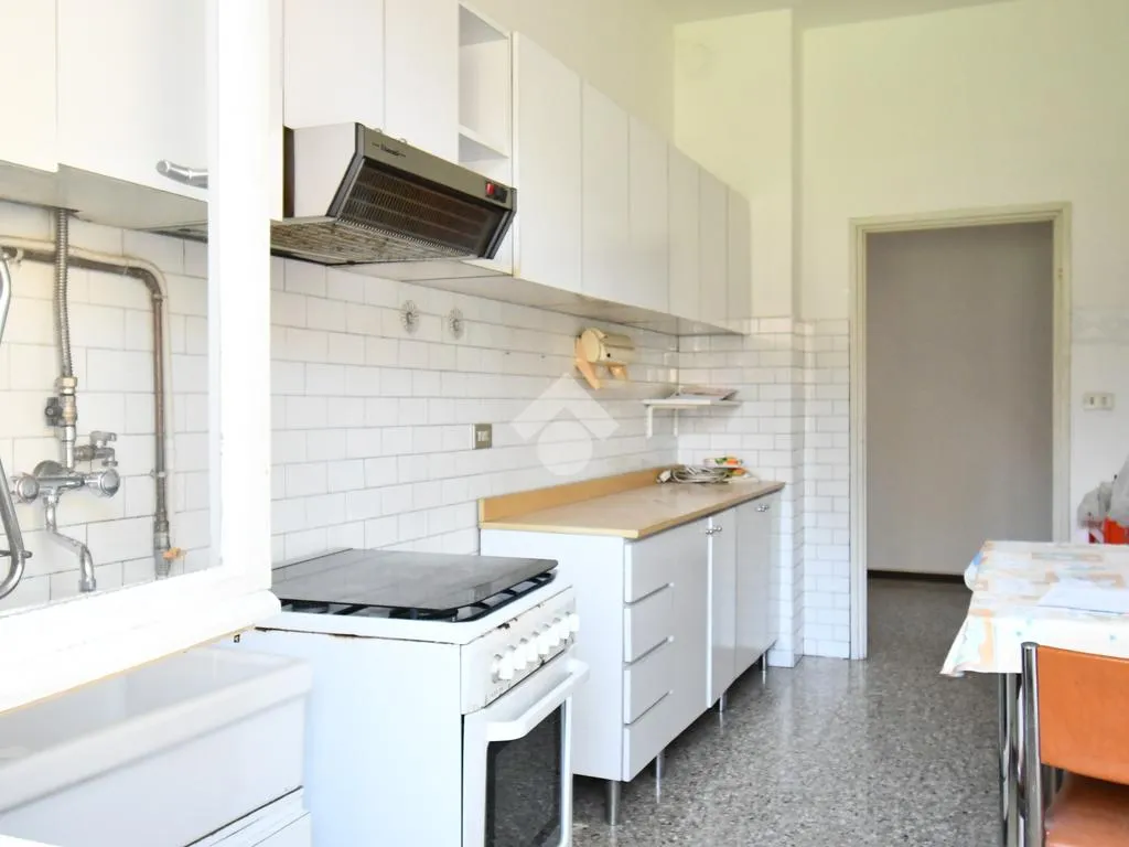Cuisine - Bright 3-Room Apartment with Balcony in Como