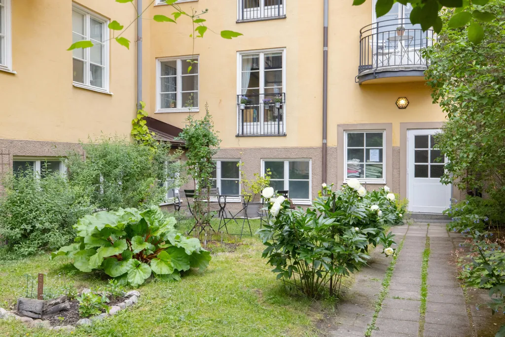 Aed - Twin-Unit Flat with City Views in Vasastan
