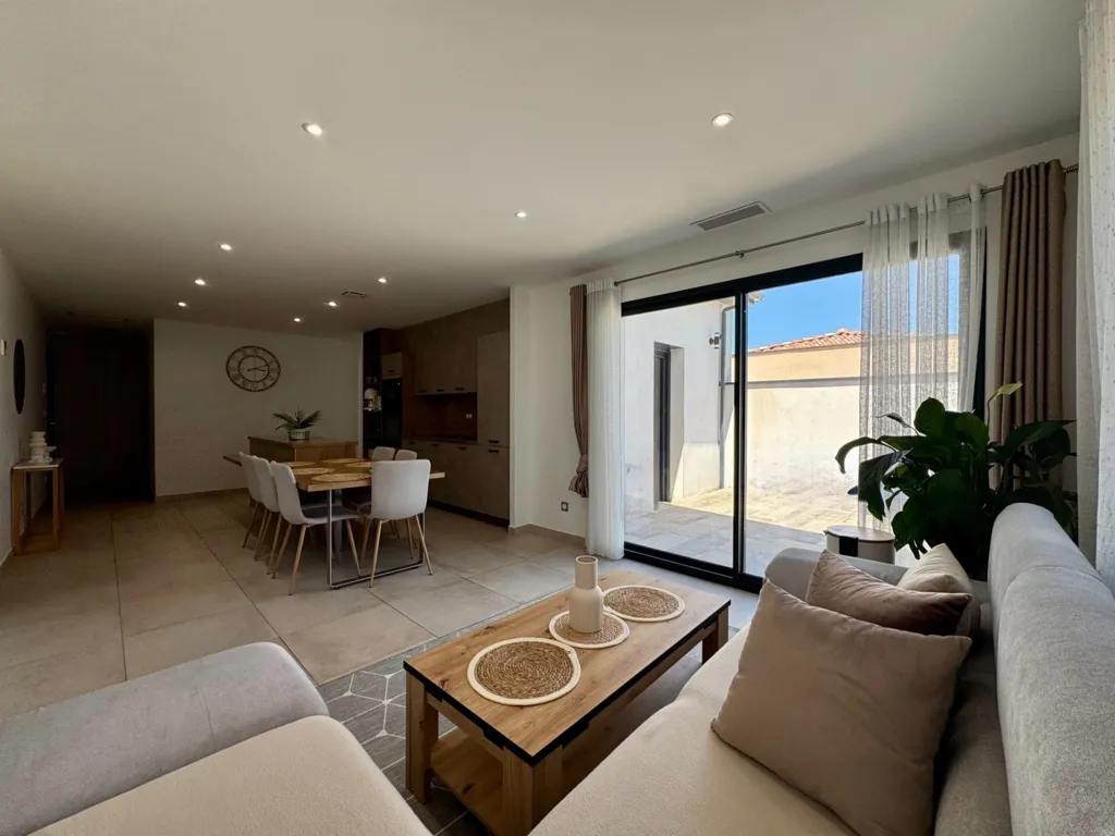 Soggiorno - 5-Piece House with Terrace in Saint-Christol-lès-Alès