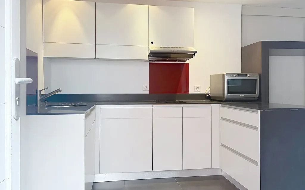 Cuisine - Appartement Rénové avec Balcon au Centre de La Rochelle