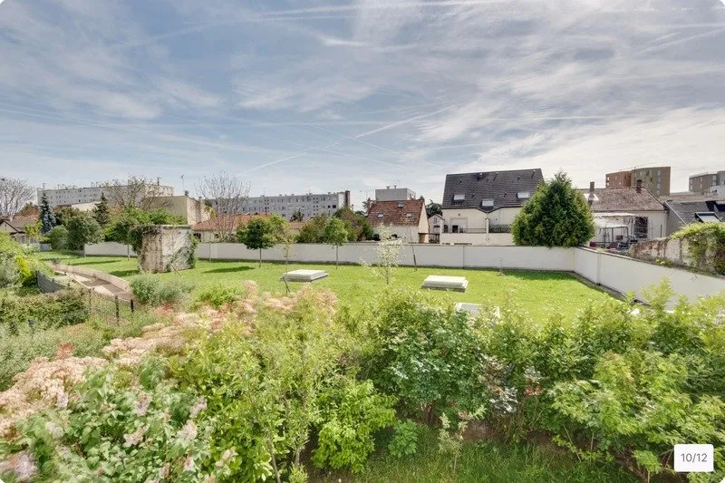 Aed - 3-Bedroom Flat with Balcony in Bobigny