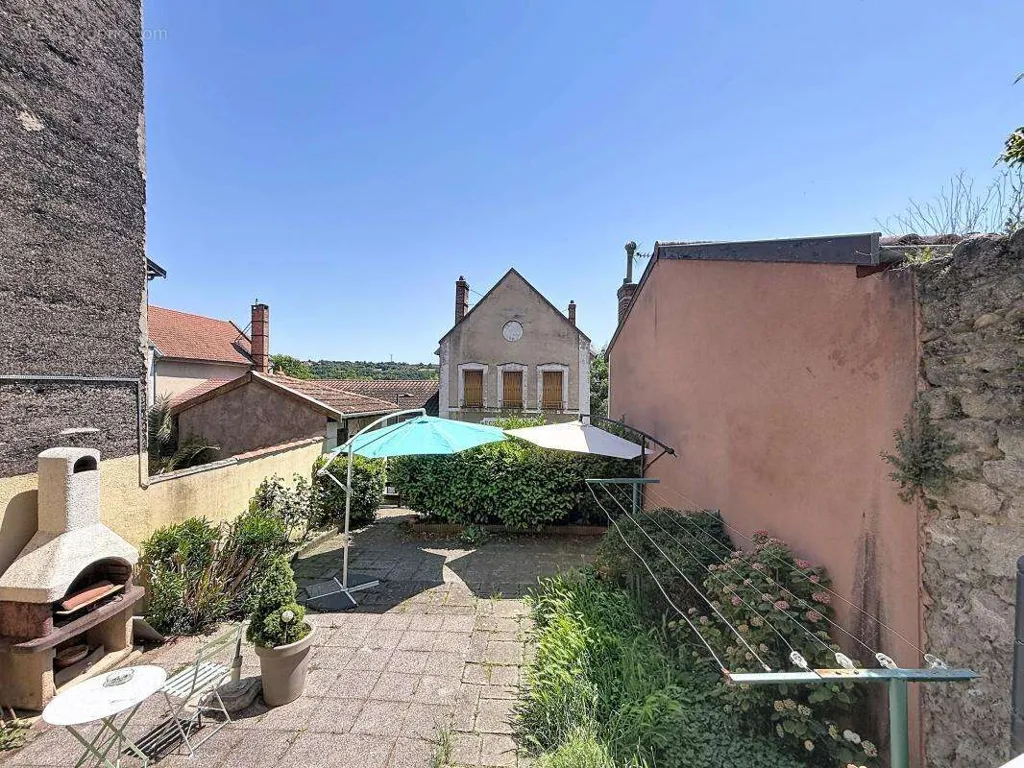 Aed - Triplex with Courtyard in Grigny Centre