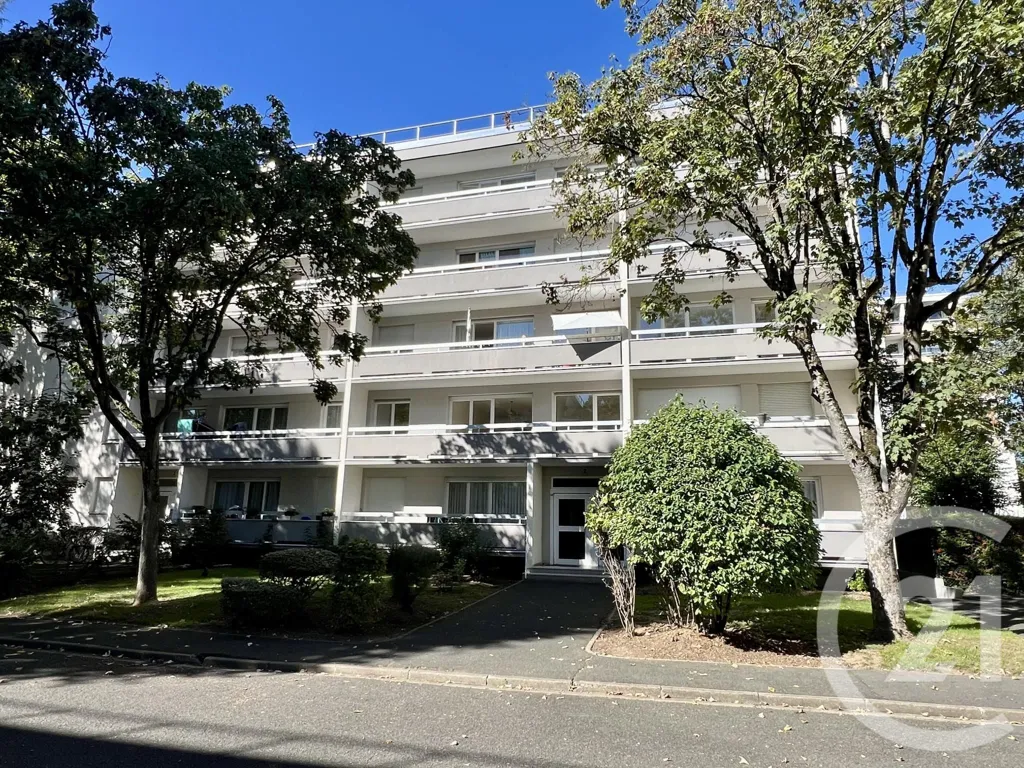 Välivaade - 2-Bedroom Flat with Balcony in Évry