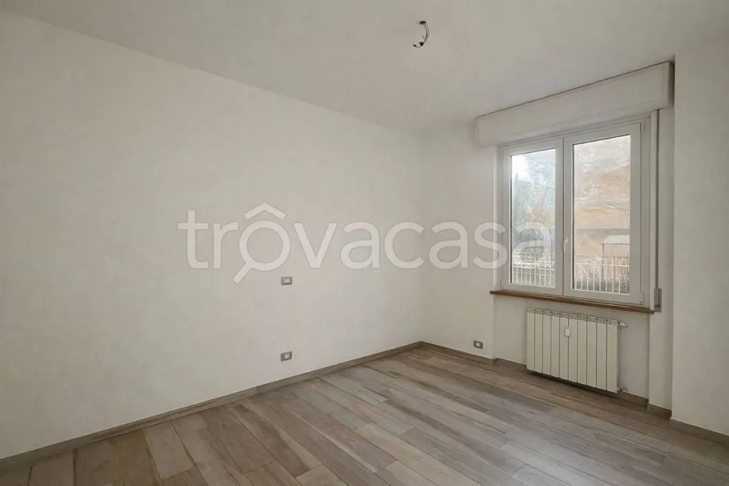 Toad - Rented 3-Bedroom Flat with Balcony in Arona