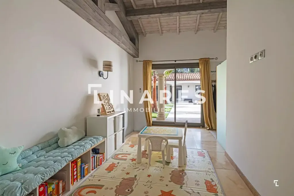 Toad - Villa with Pool and 28,000 m² Park in Llinares