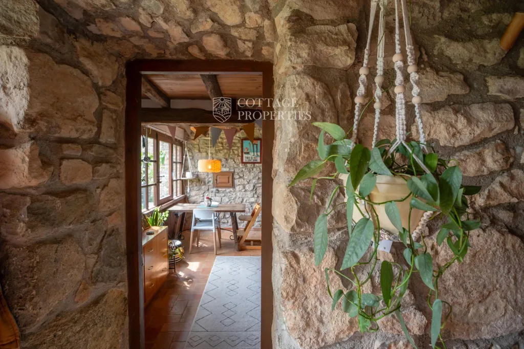 Entrée - Sustainable Farmhouse with Panoramic Views in Pla de l'Estany