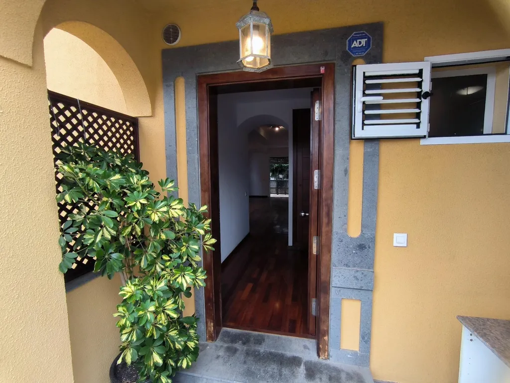 hallway_entrance