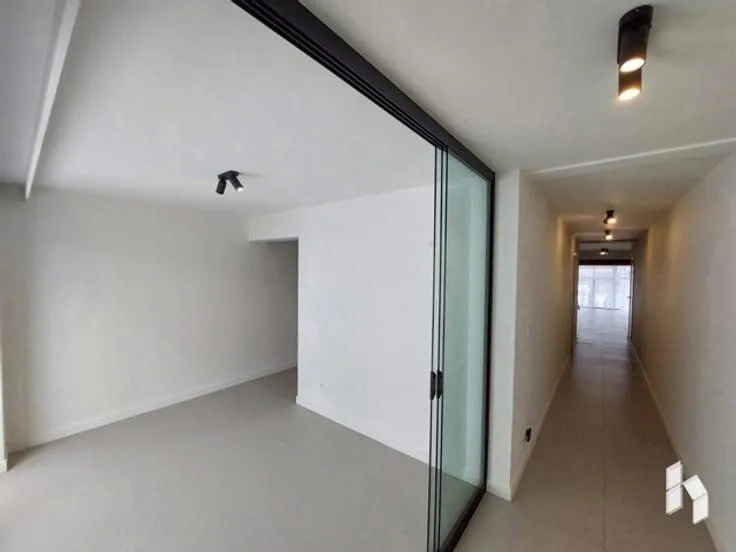Entrée - Appartement de Plain-Pied avec Jardin au Centre