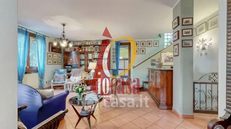 Soggiorno - Three-Level Villa with Garden in Torrevecchia Pia