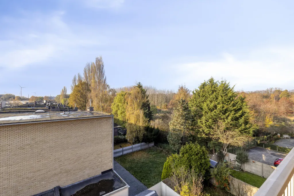 Rõdu - Two-Bedroom Apartment with Terrace in Merksem