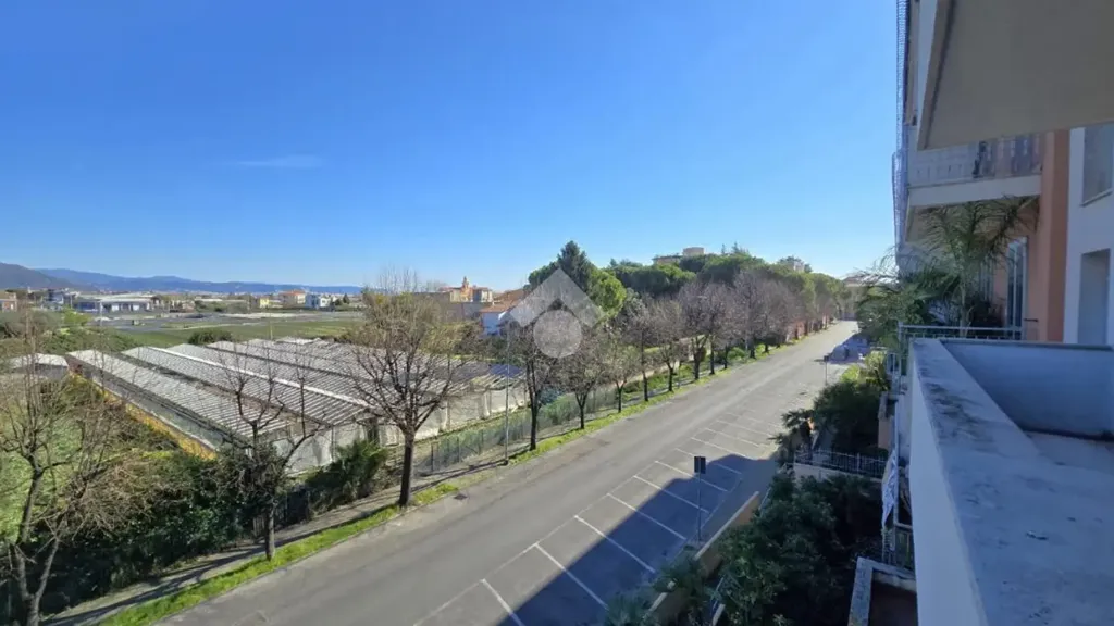 Rõdu - Apartment with Balcony in Central Albenga