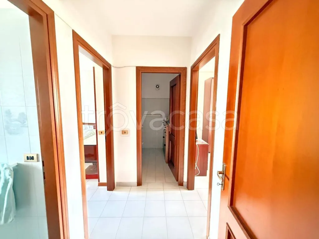 Entrée - Apartment with Balcony in Villa Reatina, Rieti