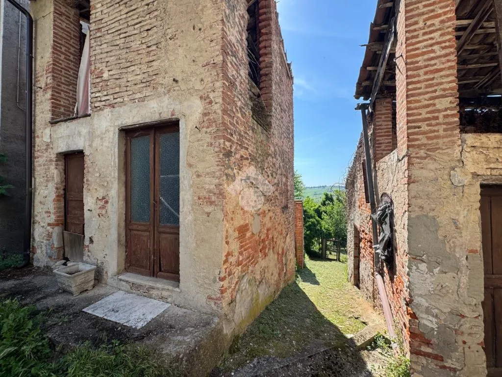 Jardin - Casa di Corte with Vineyard View in Rovescala
