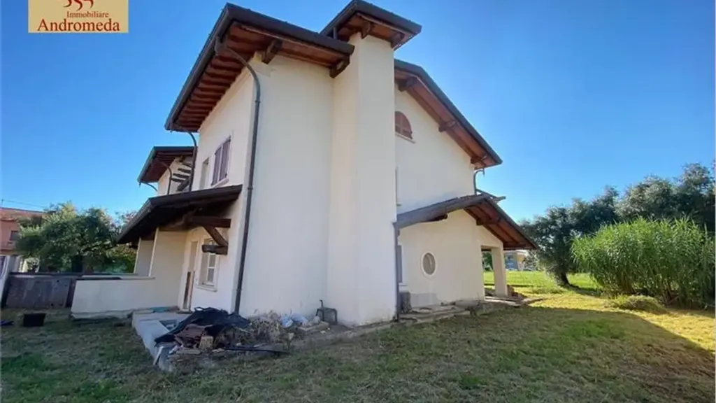 Exterior - Trifamily Villa with Garden in Querceta