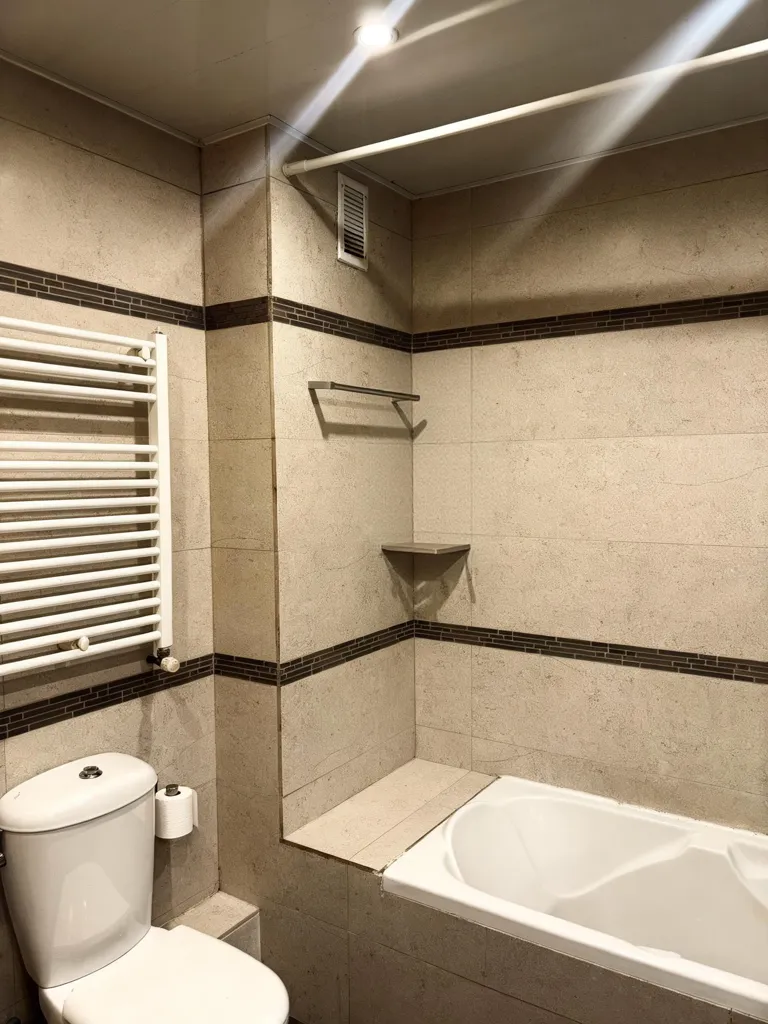 Salles de bain - Reformed Apartment with Balcony in Gavà Centre