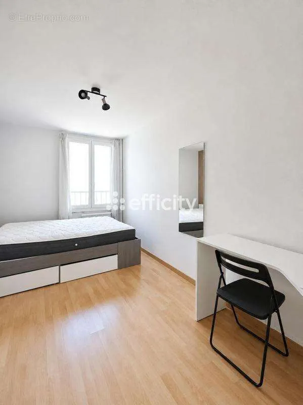 Magamistoad - Grenoble T5 with Balcony for Investment