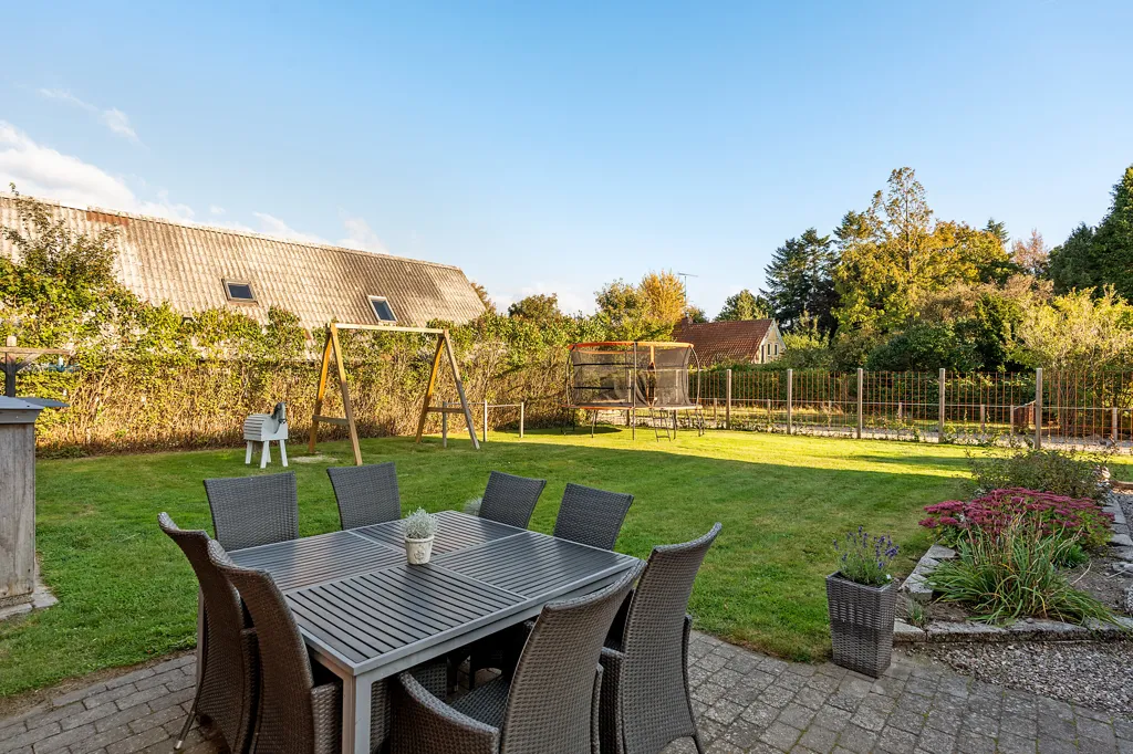 Jardin - Architectural Villa with Workshop in Korinth