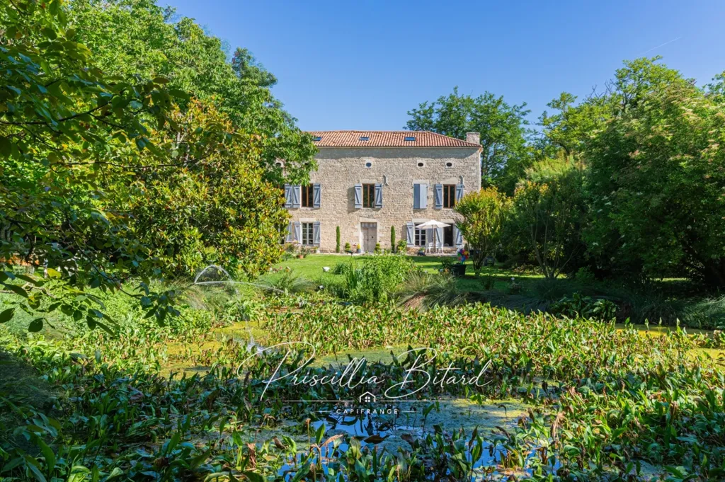 Esterno - Historic Château with Garden in Le Thou