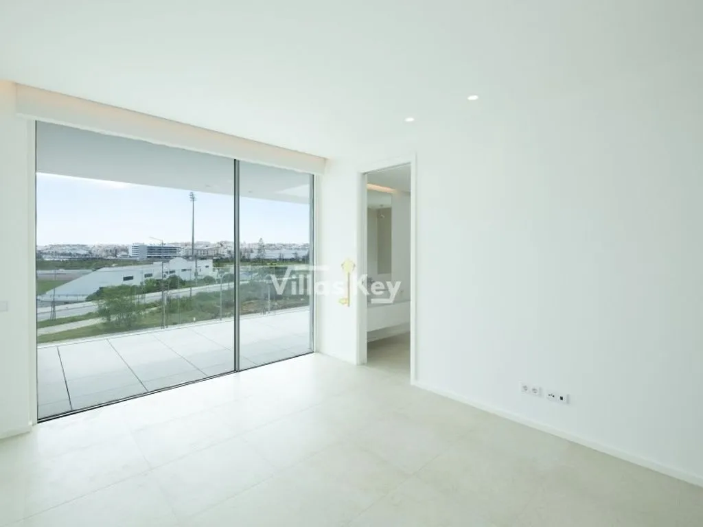 Pièces - Modern Villa with Pool in Lagos, Portugal