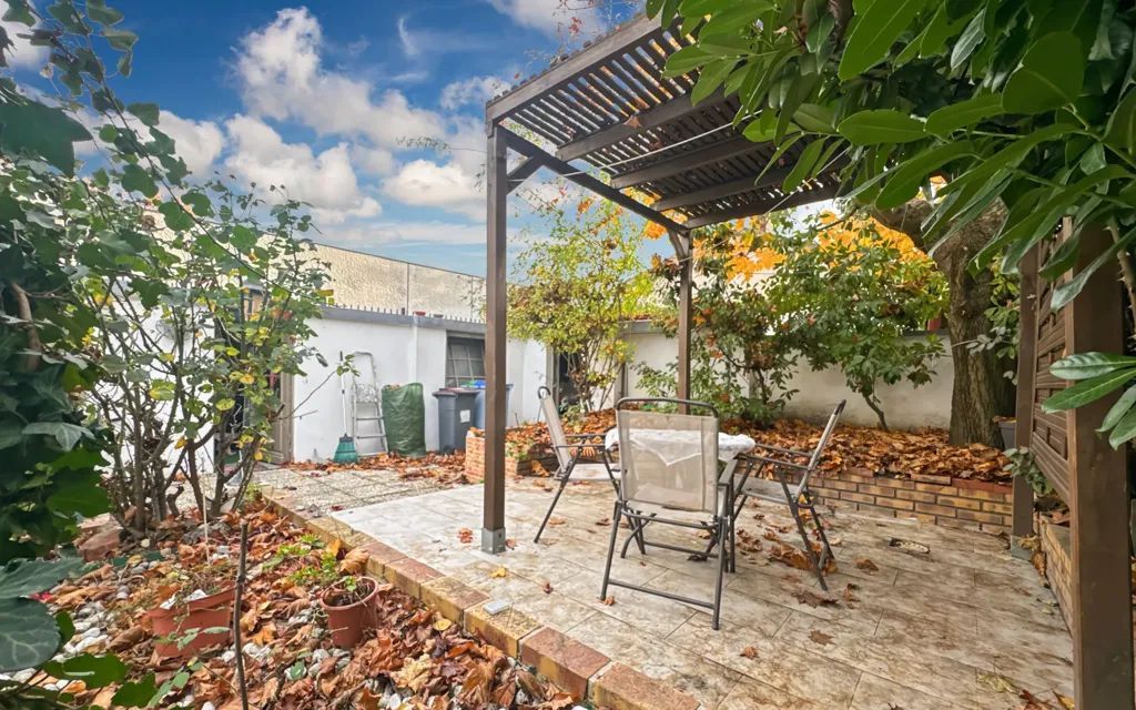 Terrace - Ground Floor House with Garage in Bondy