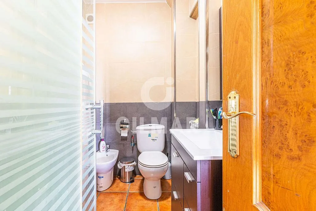 Salles de bain - Apartment with Terrace in Almendrales, Madrid