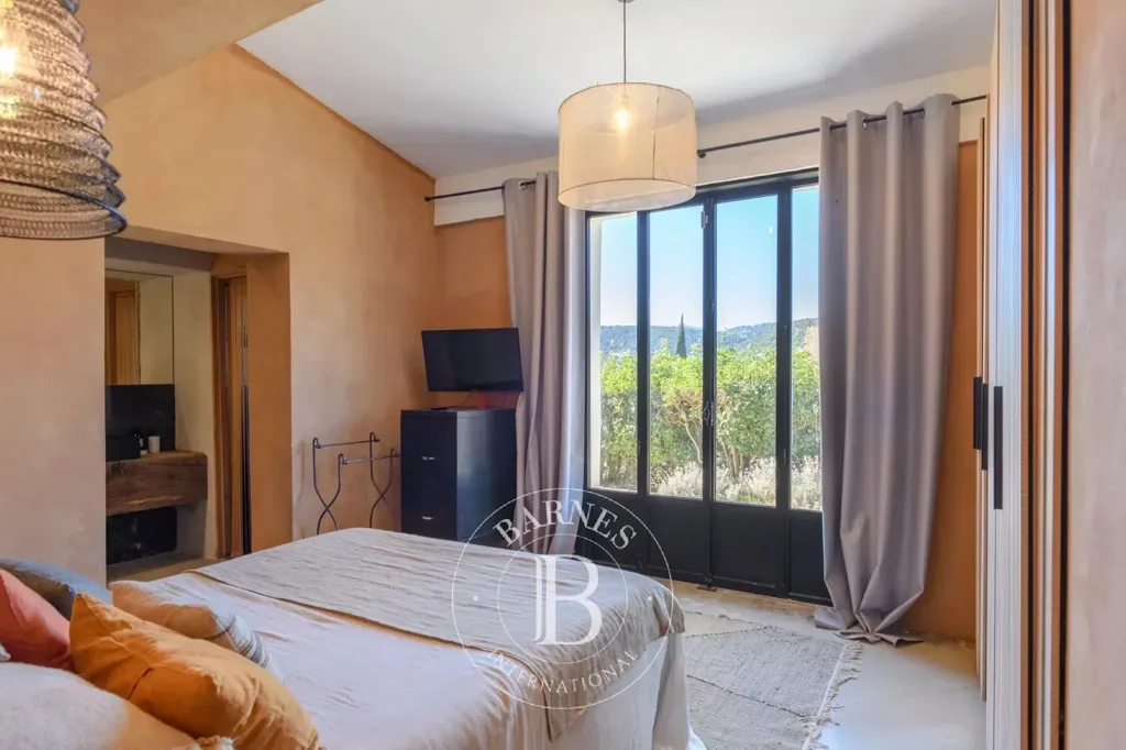 Magamistoad - Renovated Property with Pool and Vineyard Views in Cassis
